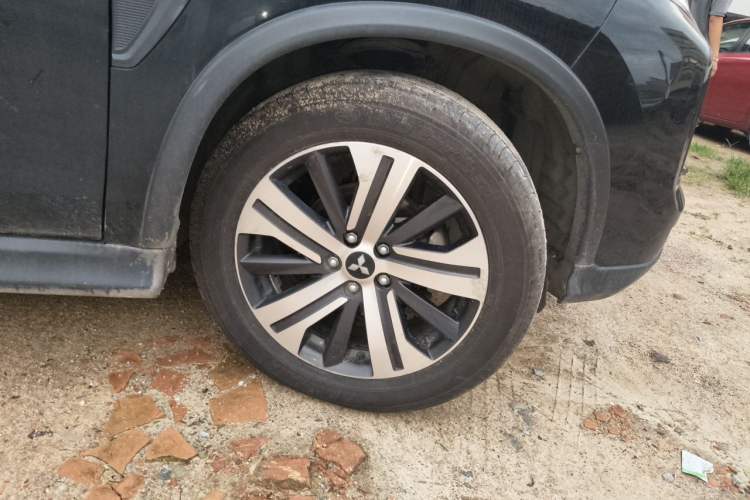 Used Mitsubishi ASX 2020 2.0L CVT Smart Edition Right Front Wheel Hub