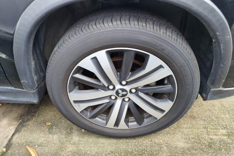 Used Mitsubishi ASX 2020 2.0L CVT Smart Edition Right Front Wheel Hub