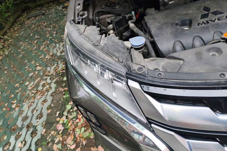 Used Mitsubishi ASX 2020 2.0L CVT Smart Edition Right Front Headlight