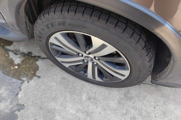 Used Mitsubishi ASX 2020 2.0L CVT Smart Edition Right Front Wheel Hub