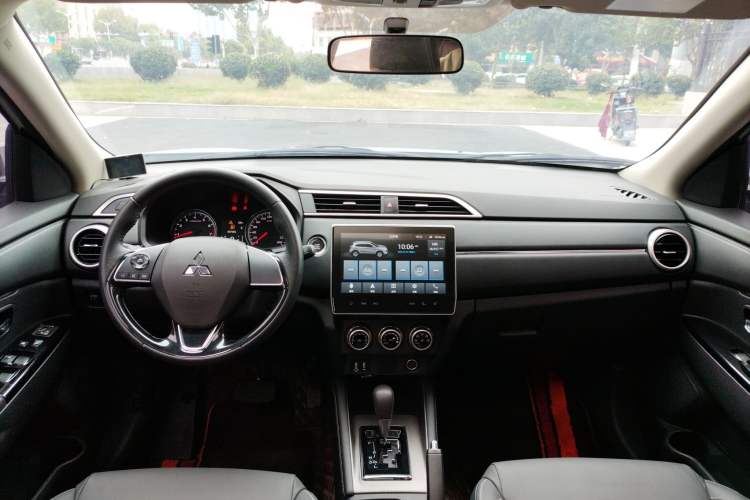 Used Mitsubishi ASX 2020 2.0L CVT Smart Edition Center Console