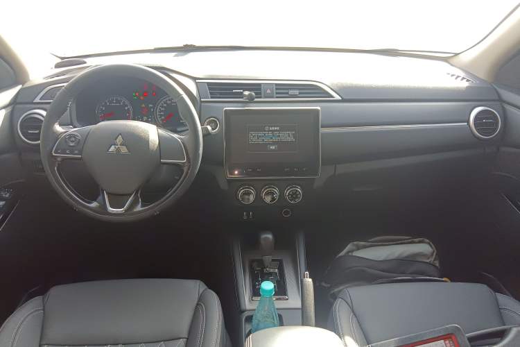 Used Mitsubishi ASX 2020 2.0L CVT Smart Edition Center Console