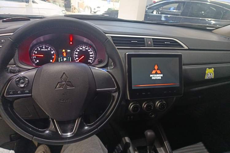 Used Mitsubishi ASX 2020 2.0L CVT Smart Edition Center Console