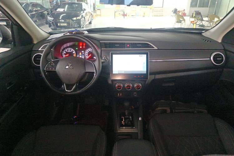 Used Mitsubishi ASX 2020 2.0L CVT Smart Edition Center Console