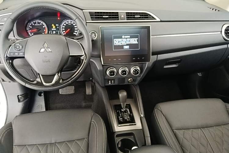 Used Mitsubishi ASX 2020 2.0L CVT Smart Edition Center Console