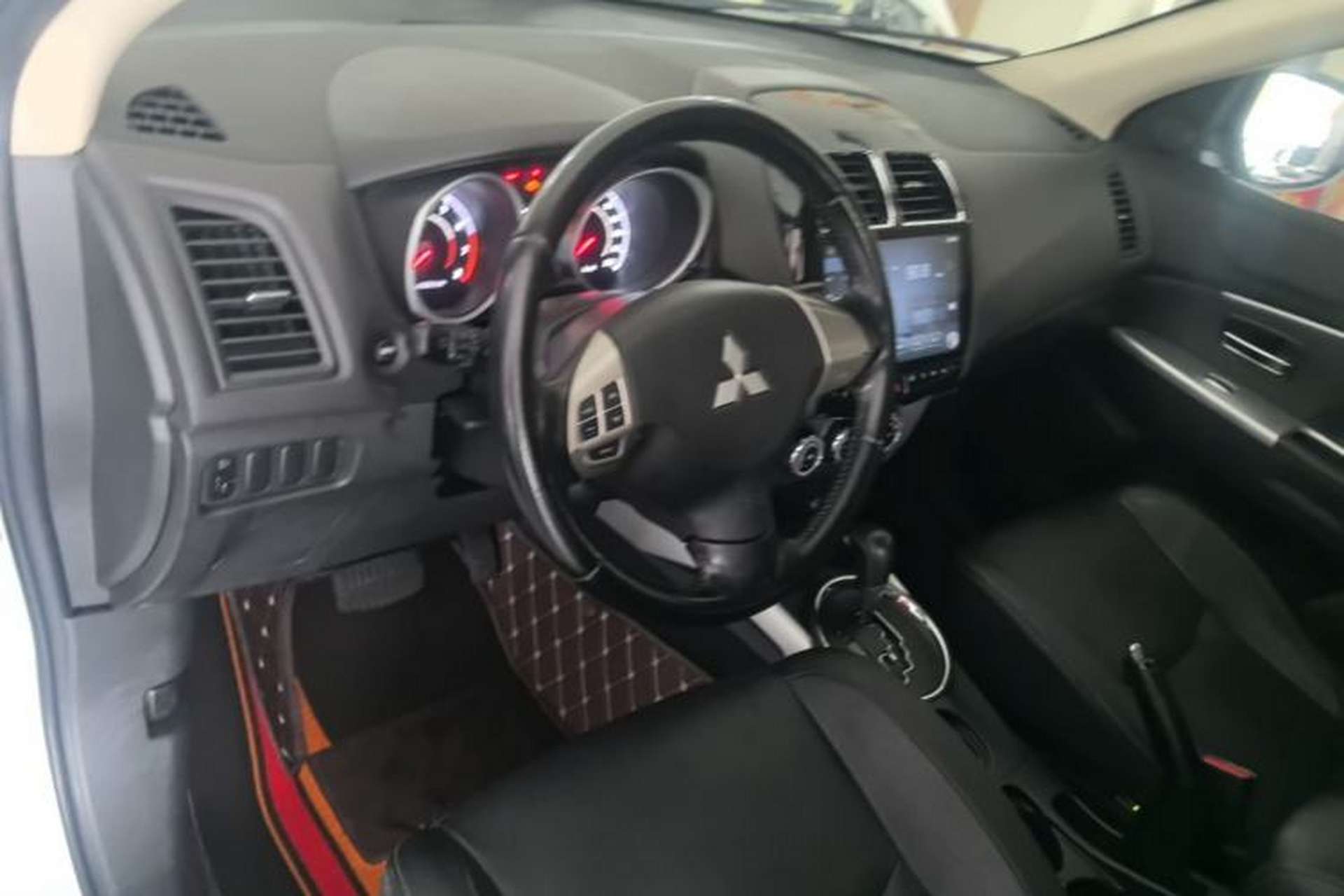 Used Mitsubishi ASX 2020 2.0L CVT Smart Edition Center Console