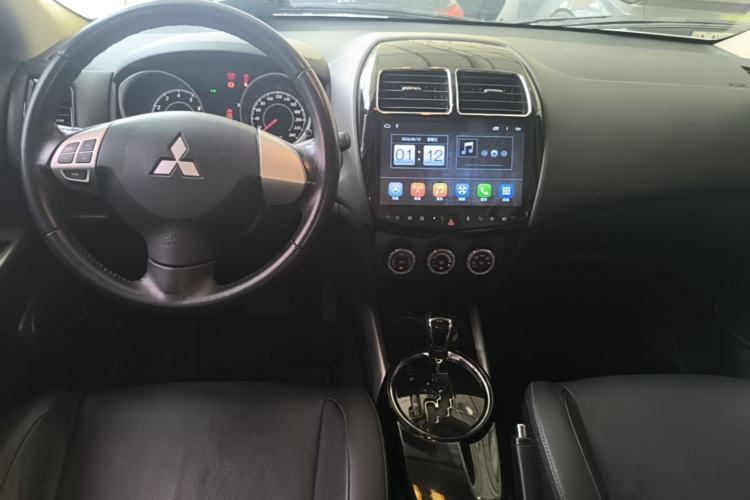 Used Mitsubishi ASX 2020 2.0L CVT Smart Edition Center Console