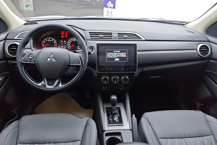 Used Mitsubishi ASX 2020 2.0L CVT Smart Edition Center Console