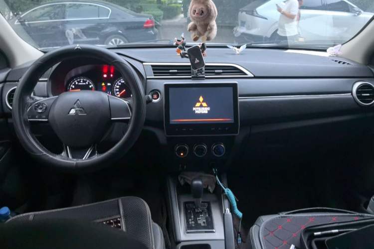 Used Mitsubishi ASX 2020 2.0L CVT Smart Edition Center Console