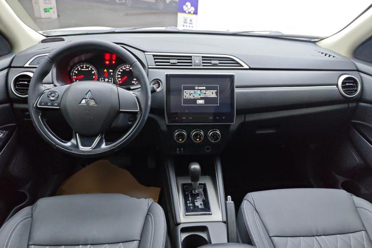 Used Mitsubishi ASX 2020 2.0L CVT Smart Edition Center Console
