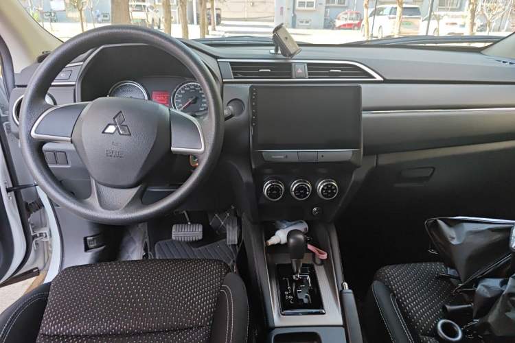 Used Mitsubishi ASX 2020 2.0L CVT Active Version Center Console