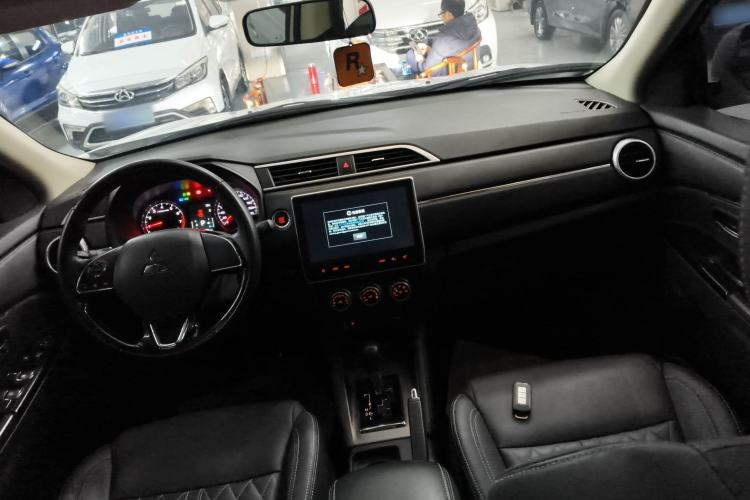 Used Mitsubishi ASX 2020 2.0L CVT Smart Edition Center Console