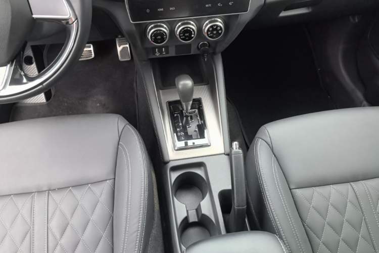 Used Mitsubishi ASX 2020 2.0L CVT Smart Edition Gear Lever