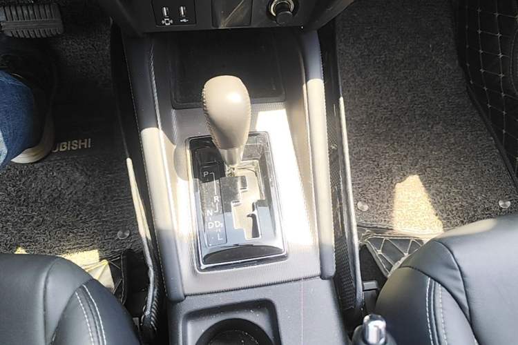 Used Mitsubishi ASX 2020 2.0L CVT Smart Edition Gear Lever