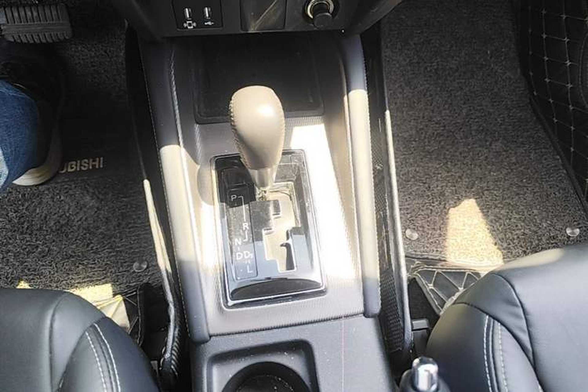 Used Mitsubishi ASX 2020 2.0L CVT Smart Edition Gear Lever
