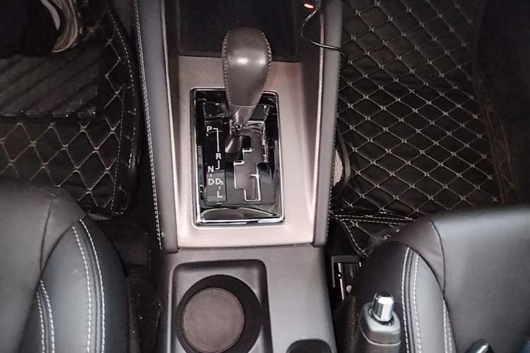Used Mitsubishi ASX 2020 2.0L CVT Smart Edition Gear Lever