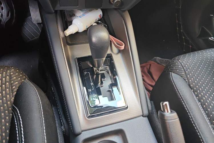 Used Mitsubishi ASX 2020 2.0L CVT Active Version Gear Lever