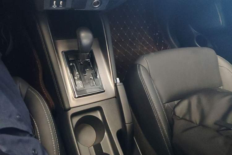 Used Mitsubishi ASX 2020 2.0L CVT Smart Edition Gear Lever