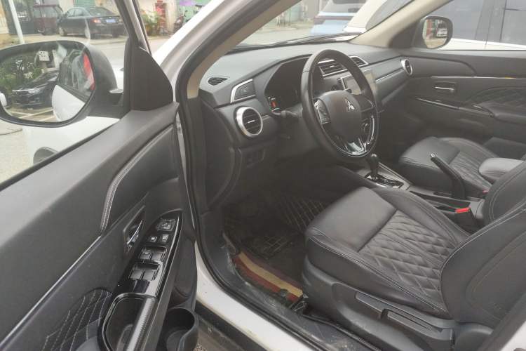 Used Mitsubishi ASX 2020 2.0L CVT Smart Edition Interior 2