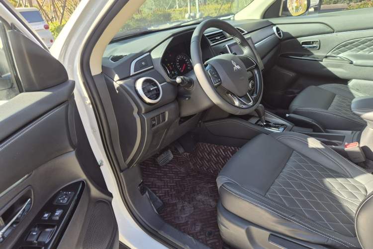 Used Mitsubishi ASX 2020 2.0L CVT Smart Edition Interior 4