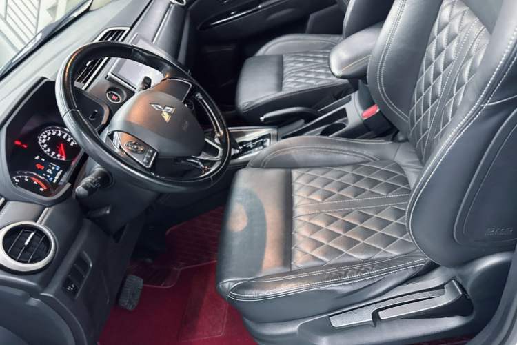 Used Mitsubishi ASX 2020 2.0L CVT Smart Edition Interior 5