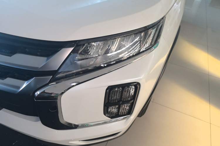 Used Mitsubishi ASX 2020 2.0L CVT Smart Edition Left Front Headlight