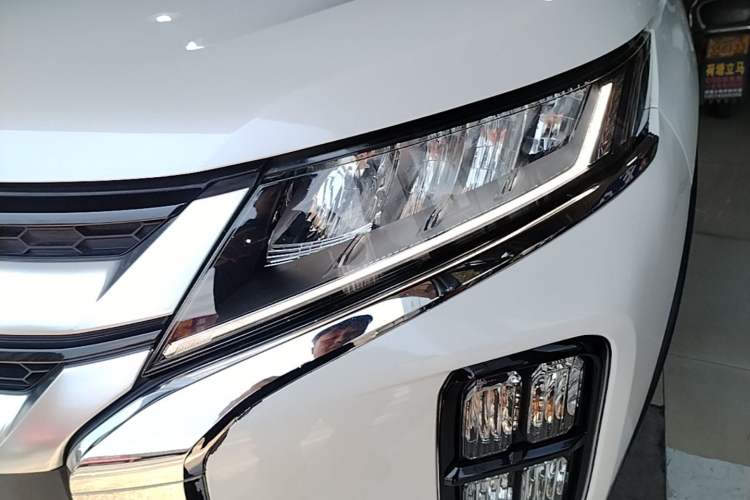 Used Mitsubishi ASX 2020 2.0L CVT Smart Edition Left Front Headlight