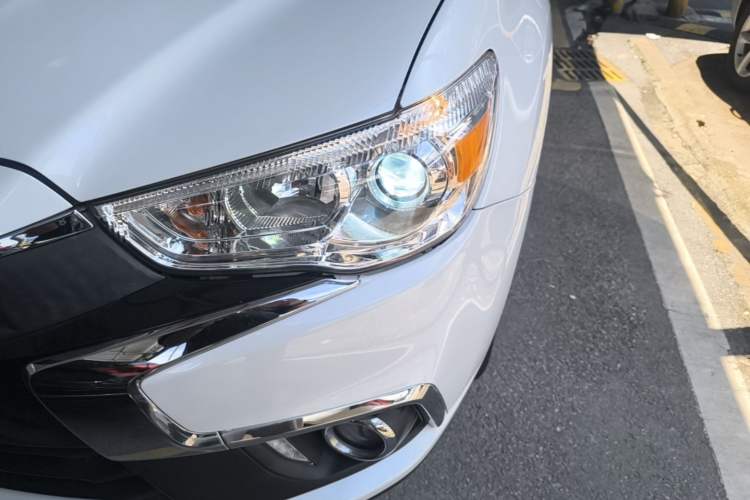 Used Mitsubishi ASX 2020 2.0L CVT Smart Edition Left Front Headlight