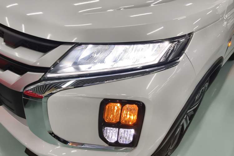 Used Mitsubishi ASX 2020 2.0L CVT Active Version Left Front Headlight