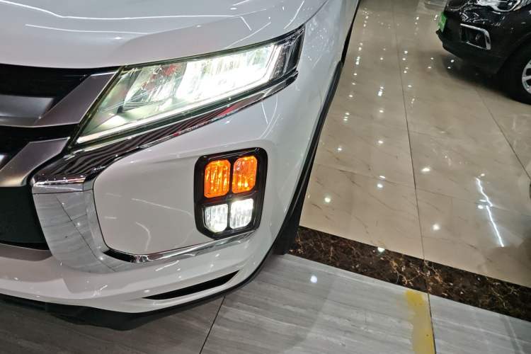Used Mitsubishi ASX 2020 2.0L CVT Smart Edition Left Front Headlight