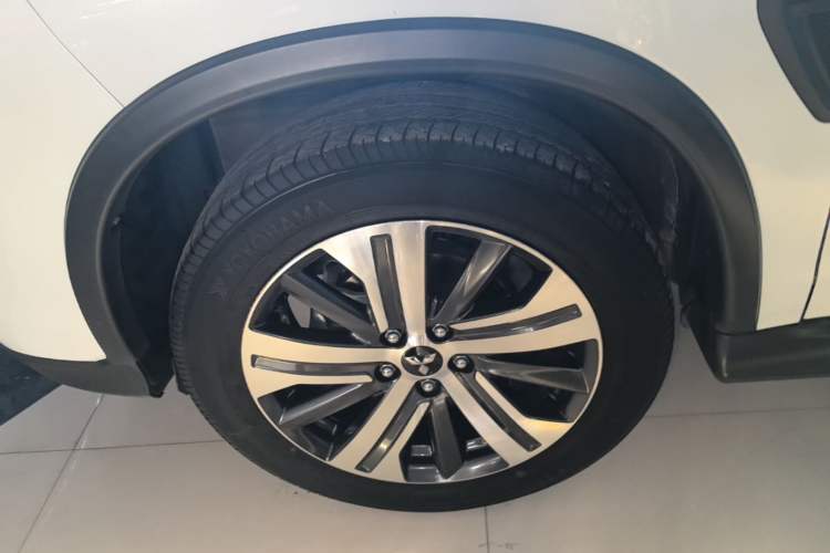 Used Mitsubishi ASX 2020 2.0L CVT Smart Edition Left Front Wheel Hub