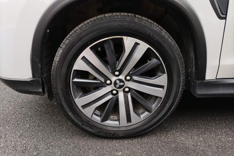 Used Mitsubishi ASX 2020 2.0L CVT Smart Edition Left Front Wheel Hub