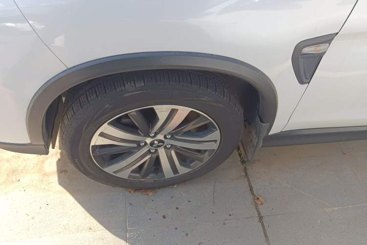 Used Mitsubishi ASX 2020 2.0L CVT Smart Edition Left Front Wheel Hub
