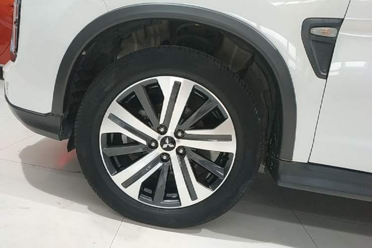 Used Mitsubishi ASX 2020 2.0L CVT Smart Edition Left Front Wheel Hub