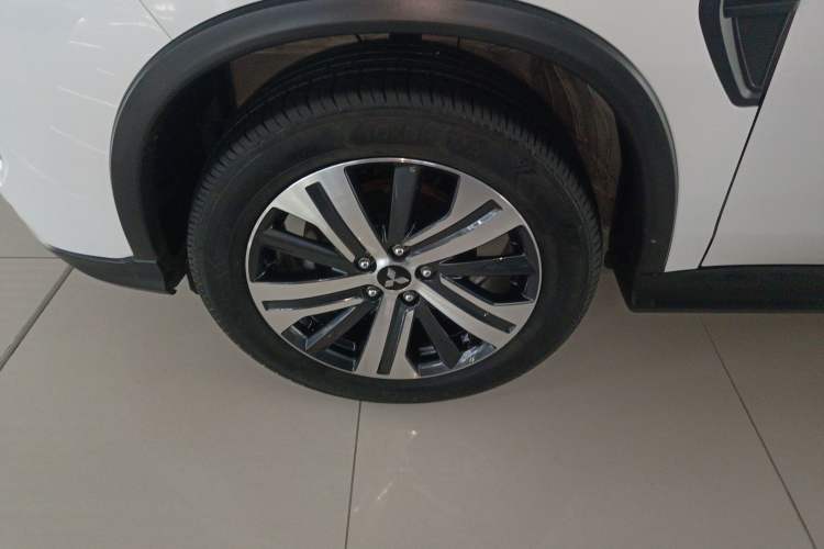 Used Mitsubishi ASX 2020 2.0L CVT Smart Edition Left Front Wheel Hub