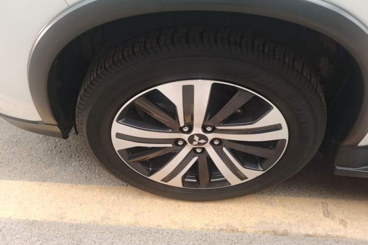 Used Mitsubishi ASX 2020 2.0L CVT Smart Edition Left Front Wheel Hub