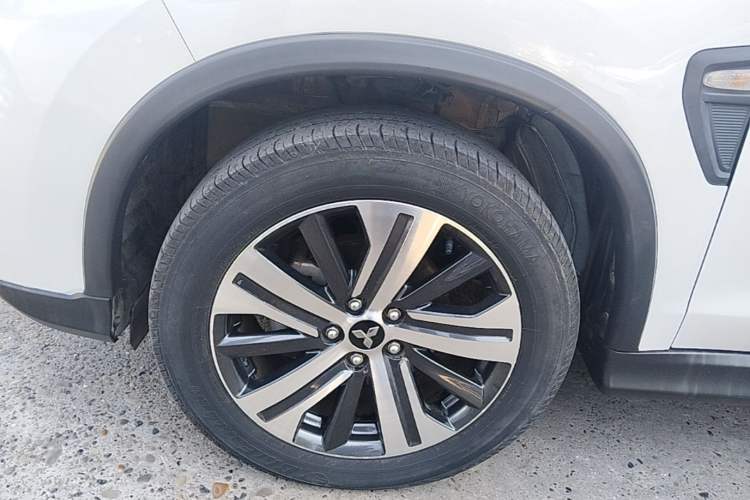 Used Mitsubishi ASX 2020 2.0L CVT Smart Edition Left Front Wheel Hub