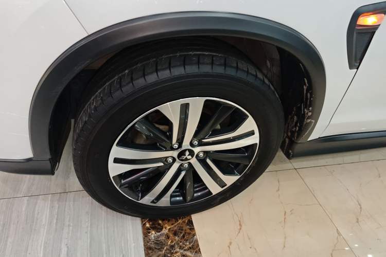 Used Mitsubishi ASX 2020 2.0L CVT Smart Edition Left Front Wheel Hub