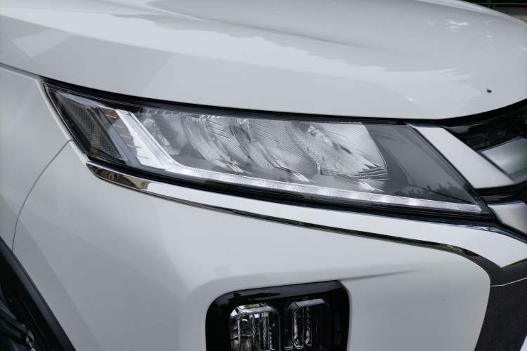 Used Mitsubishi ASX 2020 2.0L CVT Smart Edition Right Front Headlight
