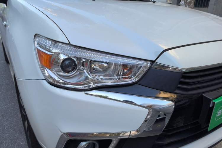 Used Mitsubishi ASX 2020 2.0L CVT Smart Edition Right Front Headlight