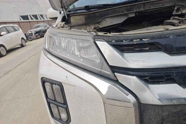 Used Mitsubishi ASX 2020 2.0L CVT Smart Edition Right Front Headlight