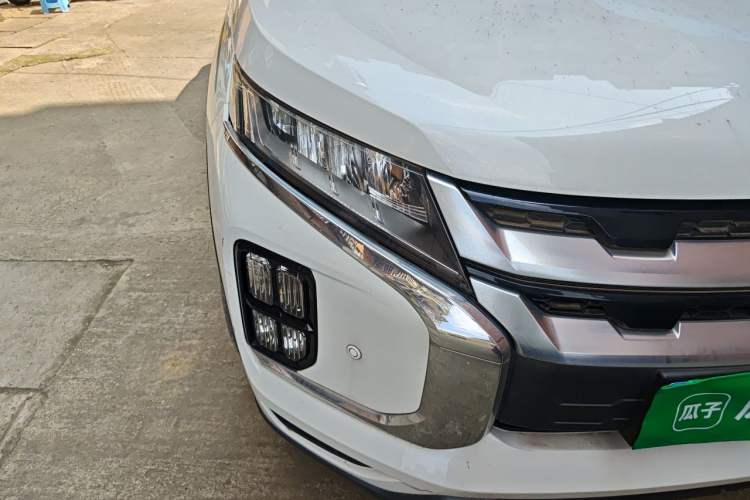 Used Mitsubishi ASX 2020 2.0L CVT Smart Edition Right Front Headlight