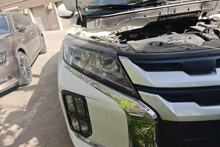 Used Mitsubishi ASX 2020 2.0L CVT Active Version Right Front Headlight