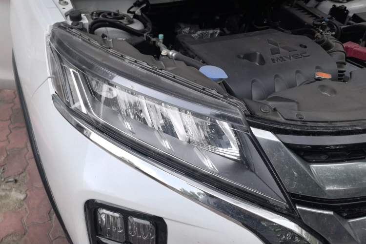 Used Mitsubishi ASX 2020 2.0L CVT Smart Edition Right Front Headlight