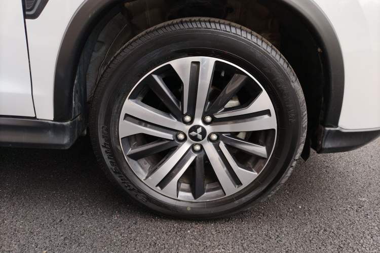 Used Mitsubishi ASX 2020 2.0L CVT Smart Edition Right Front Wheel Hub