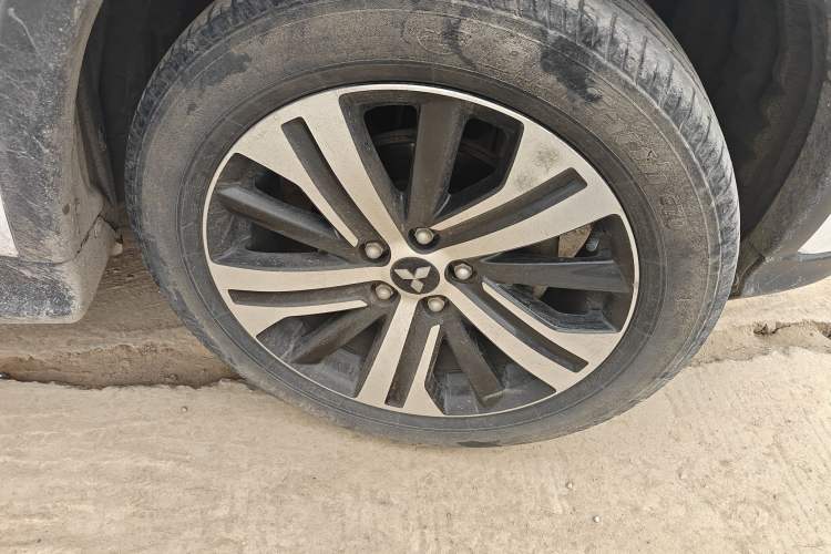 Used Mitsubishi ASX 2020 2.0L CVT Smart Edition Right Front Wheel Hub
