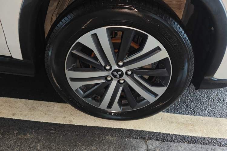 Used Mitsubishi ASX 2020 2.0L CVT Smart Edition Right Front Wheel Hub