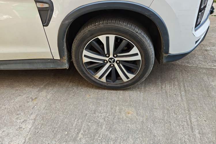 Used Mitsubishi ASX 2020 2.0L CVT Smart Edition Right Front Wheel Hub