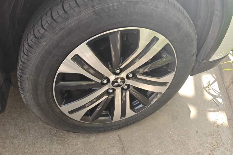 Used Mitsubishi ASX 2020 2.0L CVT Active Version Right Front Wheel Hub
