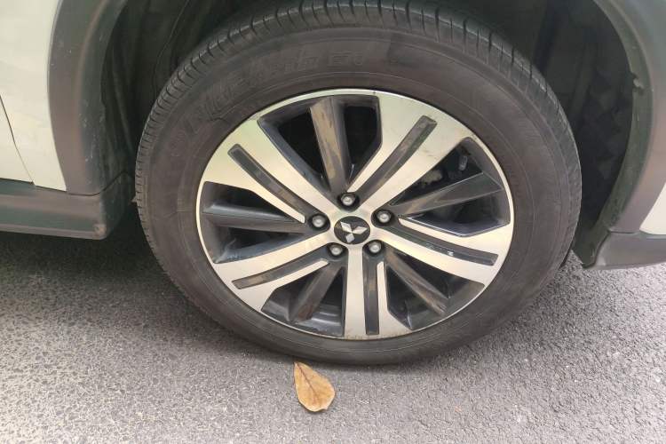 Used Mitsubishi ASX 2020 2.0L CVT Smart Edition Right Front Wheel Hub